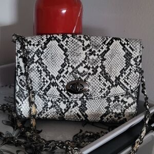 Elegant Snakeskin Pattern Women's Bag